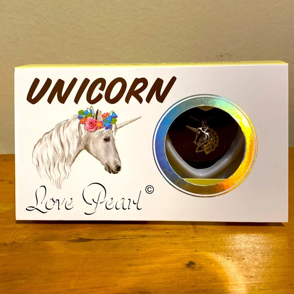 Oyster with Pearl and silvertone unicorn shaped pendant & chain Gift Kit NEW